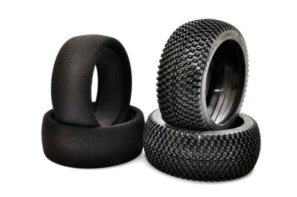 Hobao 89154 L-Pattern pneu RC noir lot 2 mousse