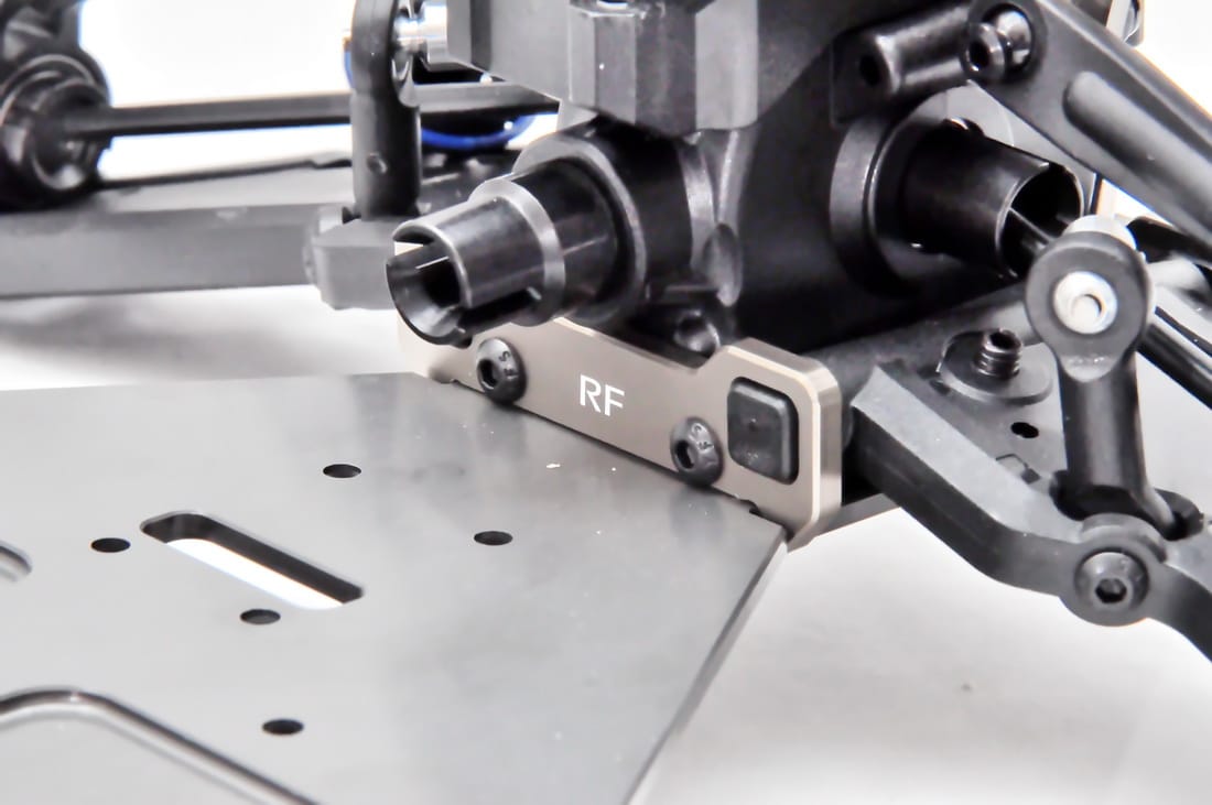 Hobao 11403 Support Triangle Arrière Alu CNC RF