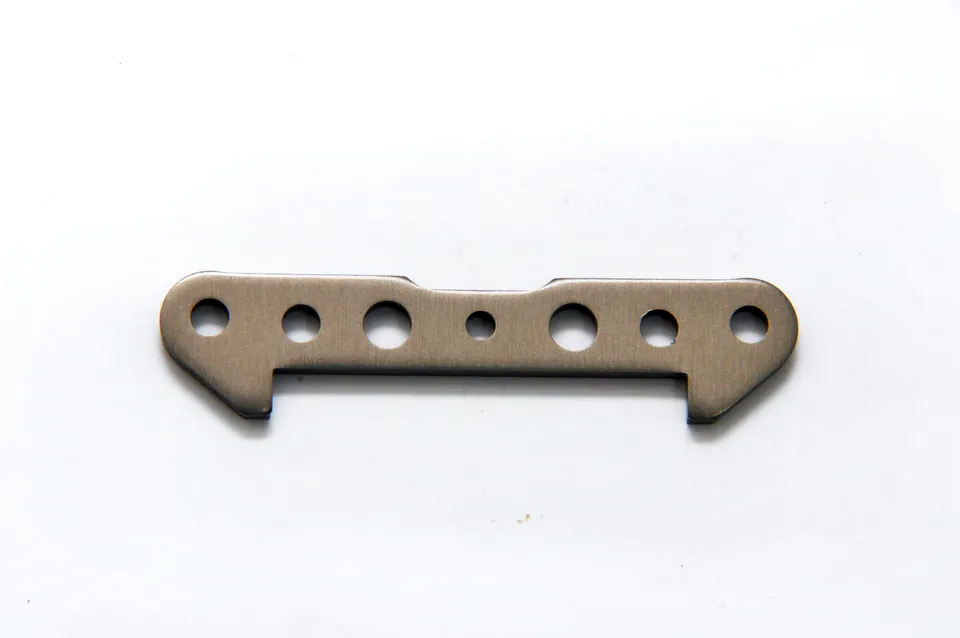Hobao 90002 plaque support triangle avant alu SS plaque A